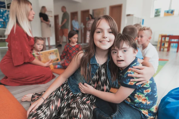 Escola Inclusiva, Orientações para pais e educadores sobre a importância da inclusão de crianças com TEA em escolas regulares e estratégias para garantir uma experiência educacional positiva.